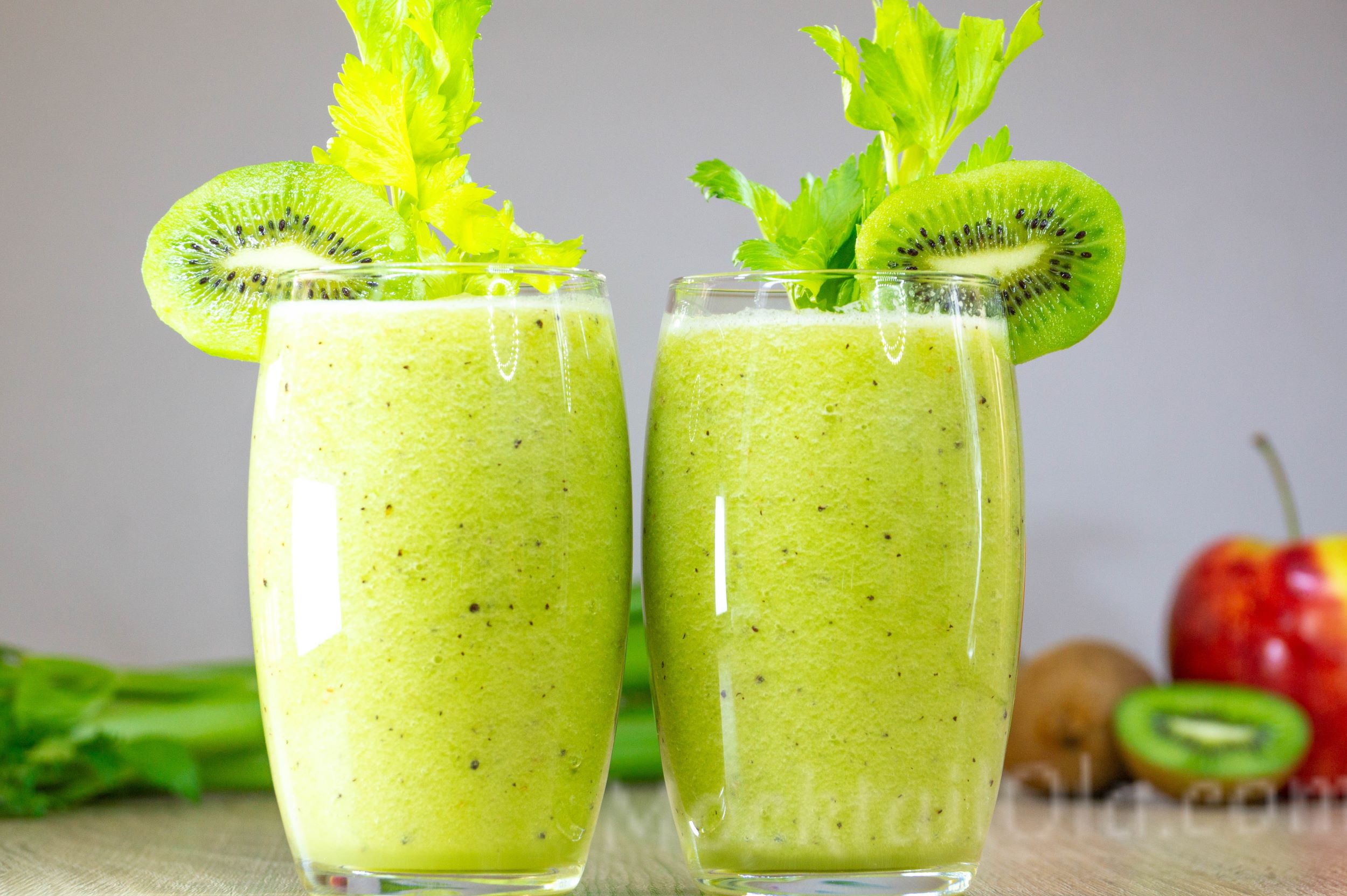 Smoothie with celery apple kiwi